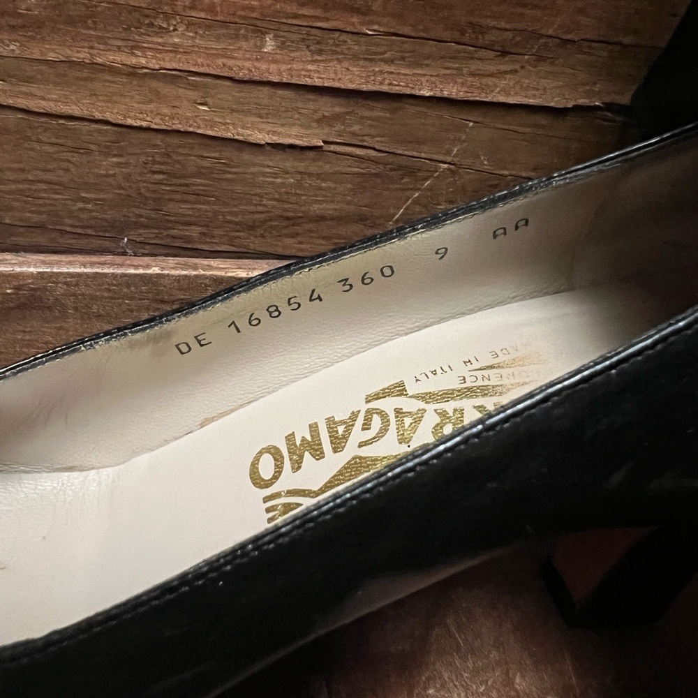*flash sale* Salvatore Ferragamo Black leather pumps - classic - Picture 6 of 7